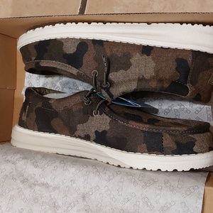 Hey Dude, Wally Linen Shoes